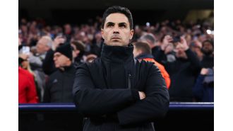 Hargreaves explains why Arsenal won't win Champions League: lack of consistency and weak defense.