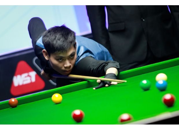 Ronnie O'Sullivan to face reigning Rookie of the Year in English Open rematch after surprising 6-0 victory.