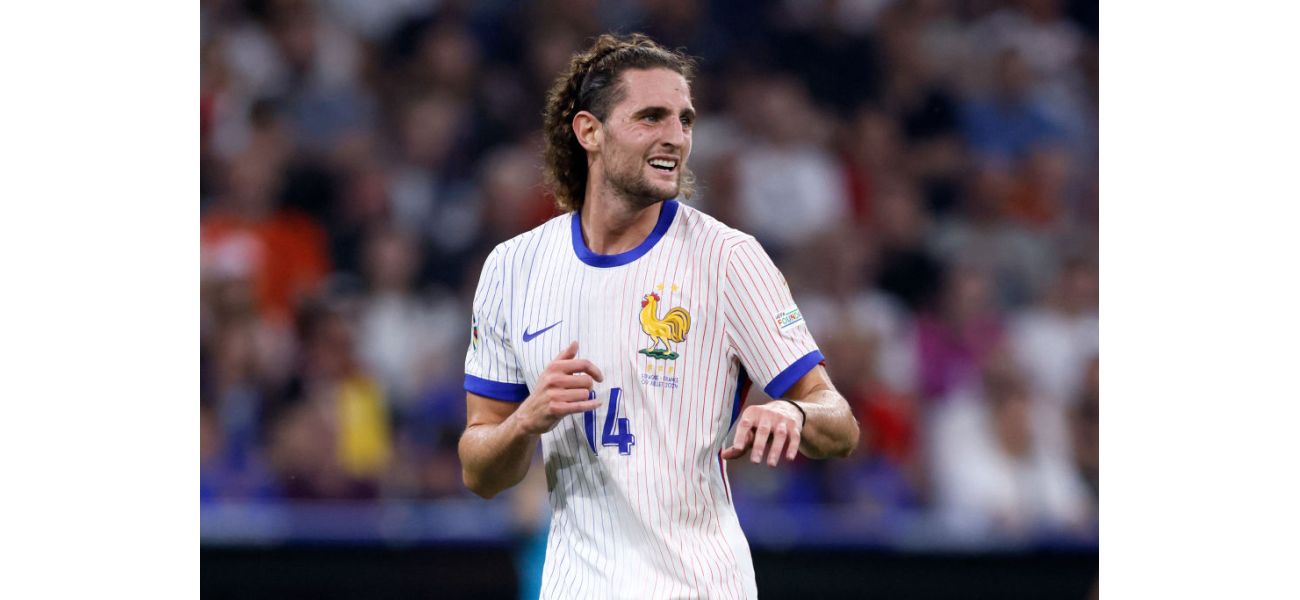 Adrien Rabiot's agent criticized for being incompetent after Manchester United transfer falls through.