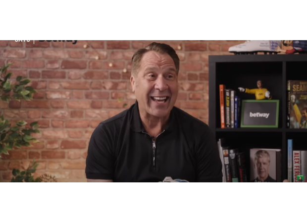 Seaman praises Arsenal player despite red card controversy in Tottenham match.