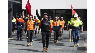 Thousands of employees in Melbourne will go on strike in a demonstration.