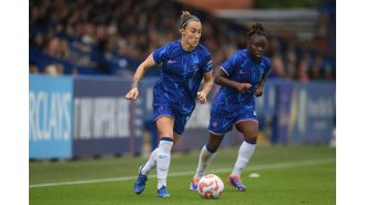 Lucy Bronze explains why she chose Chelsea over Barcelona.