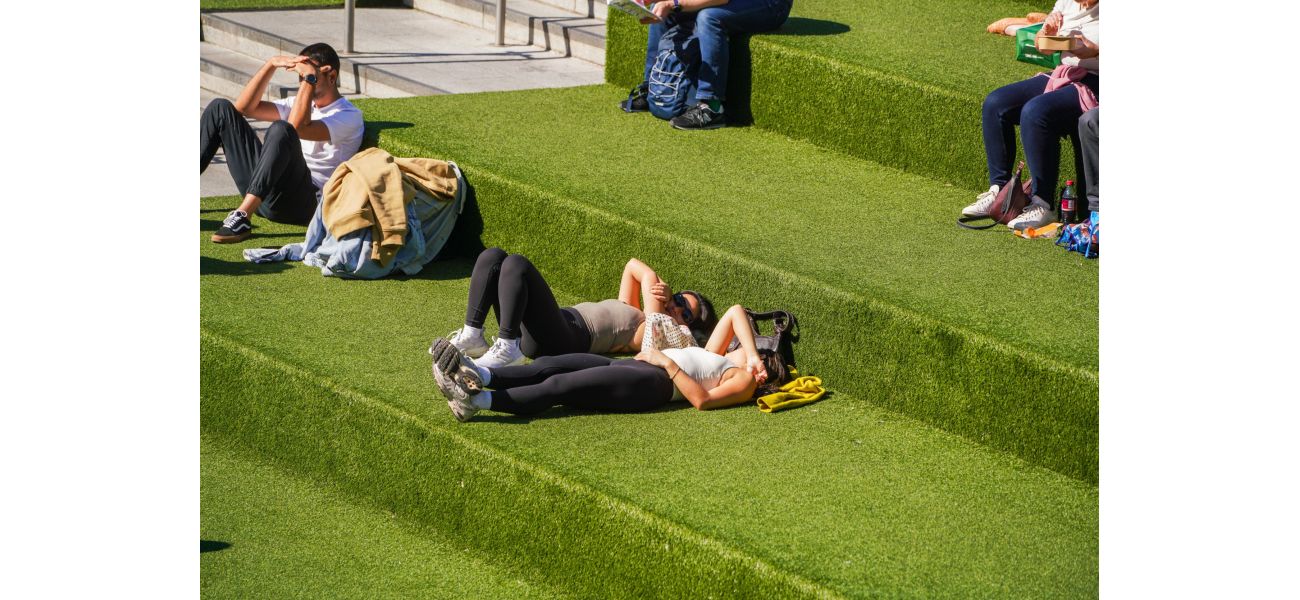 For a short period, the weather in the UK will be very warm, with London being hotter than Barcelona.