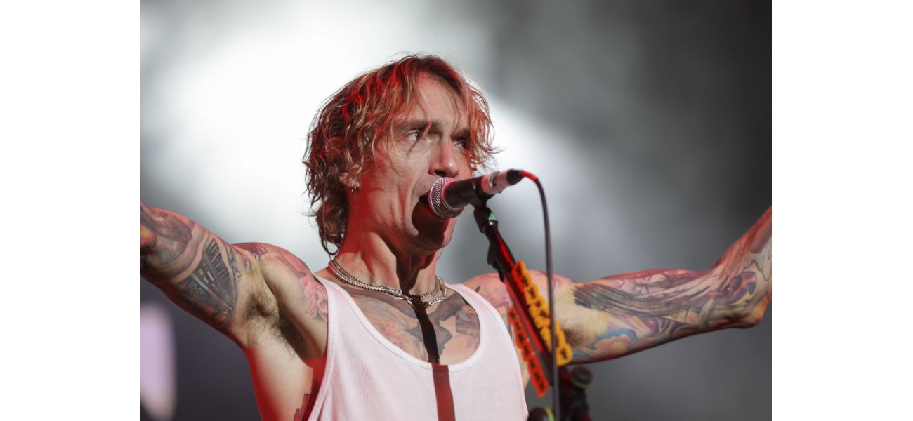 Popular 2000s rock groups unite for UK tour following release of new album.