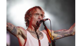 Popular 2000s rock groups unite for UK tour following release of new album.
