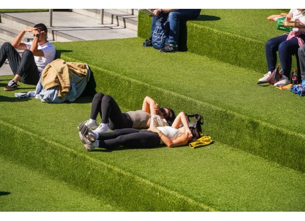 For a short period, the weather in the UK will be very warm, with London being hotter than Barcelona.