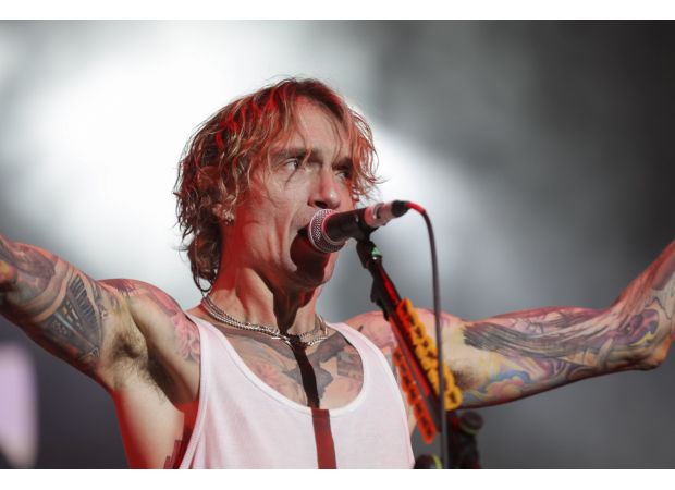 Popular 2000s rock groups unite for UK tour following release of new album.