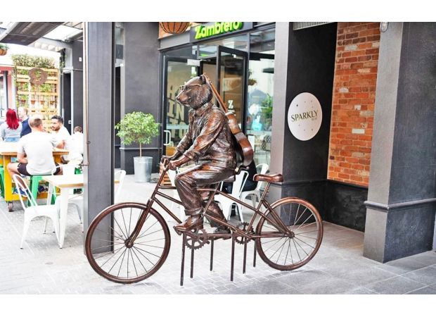 $60K Melbourne bear statue taken by crane from shopping centre