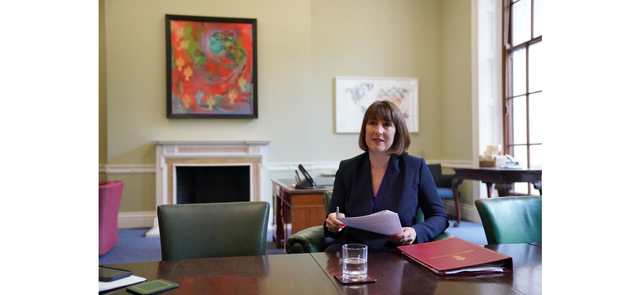 Rachel Reeves, a member of Parliament, has removed paintings of men from the No. 11 building to highlight the importance of female art.