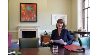 Rachel Reeves, a member of Parliament, has removed paintings of men from the No. 11 building to highlight the importance of female art.