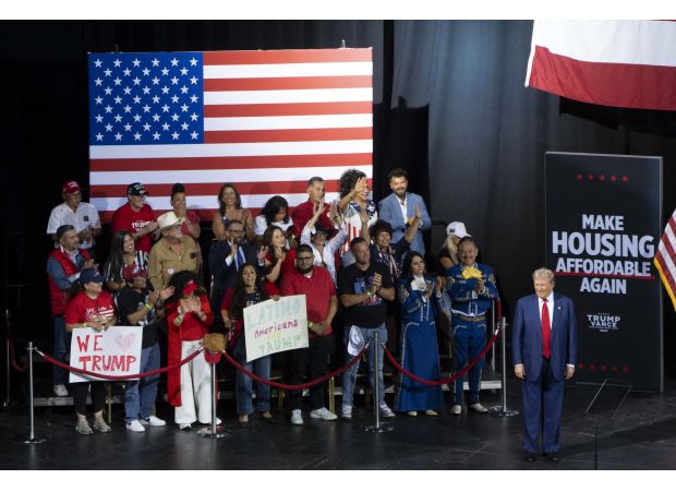 People who went to Trump rally and sat behind him are now experiencing strange eye condition.