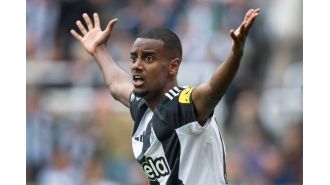 Eddie Howe shares update on Alexander Isak's injury before Fulham vs Newcastle match.