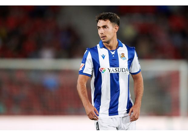 Arne Slot outlines future for Martin Zubimendi following unsuccessful move to Liverpool.