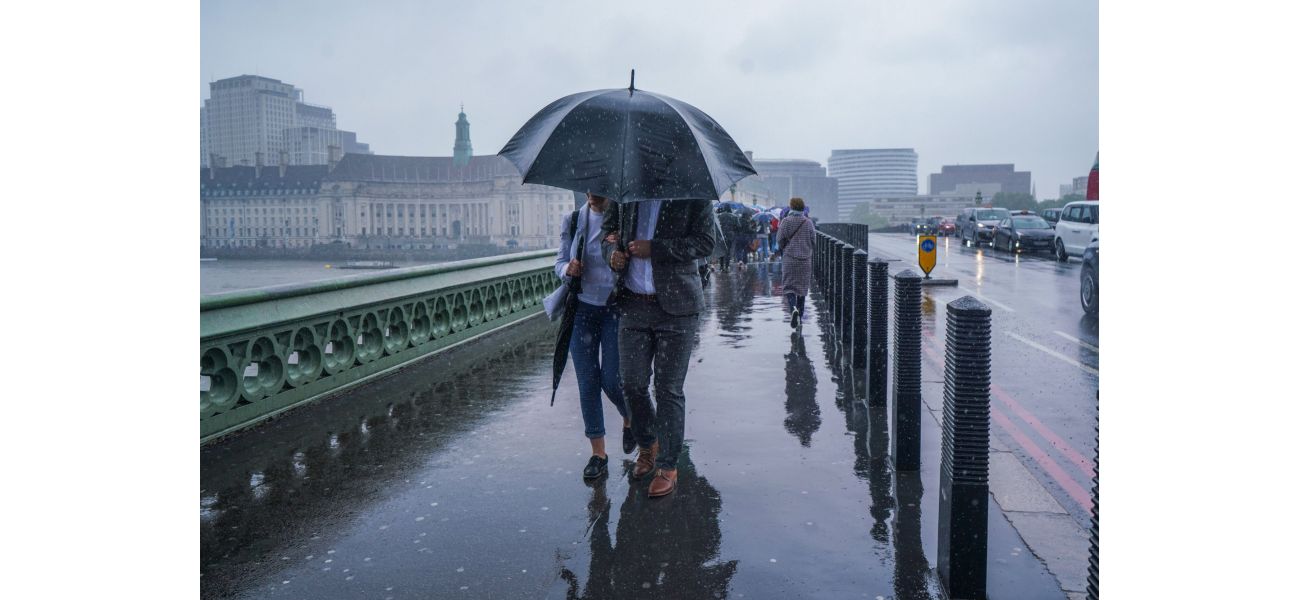 Storm alerts in UK this weekend, colder weather expected next week.