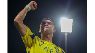 Cristiano Ronaldo showed three fingers to his son after Al Nassr scored a goal, displaying a touching gesture between father and son.