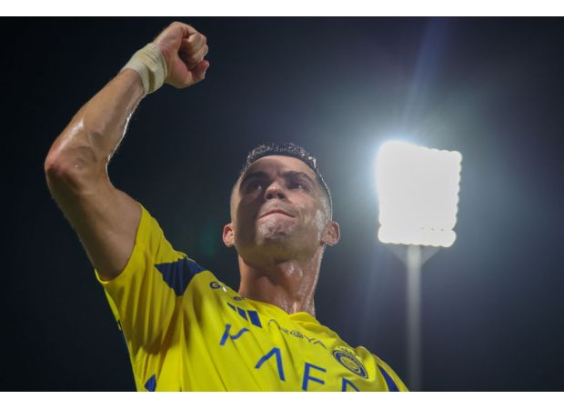 Cristiano Ronaldo showed three fingers to his son after Al Nassr scored a goal, displaying a touching gesture between father and son.