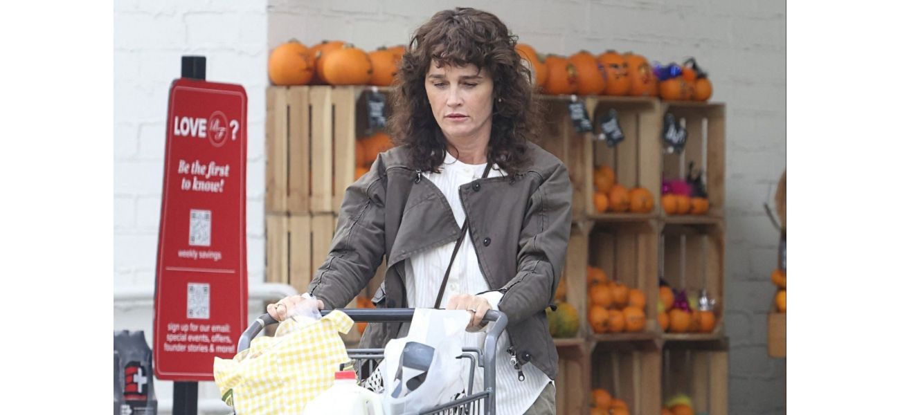 A 52-year-old former 90s teen star still looks as youthful as she did when she starred in a popular horror movie.
