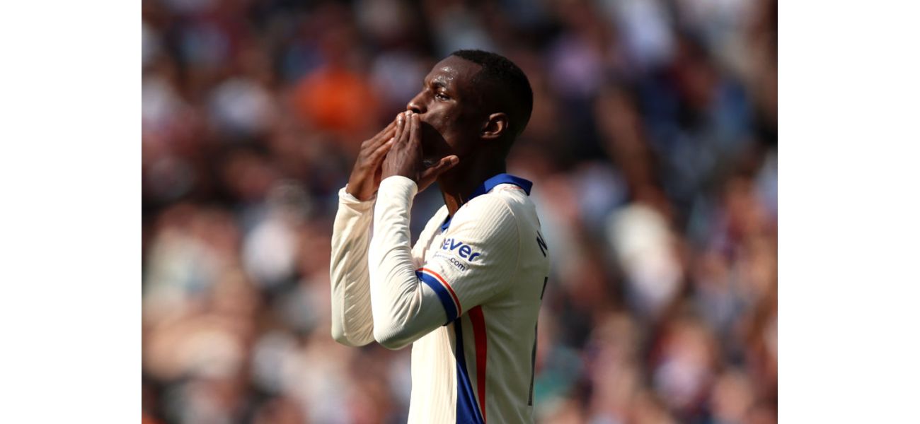 Gary Cahill tells Chelsea he wants to stay after Nicolas Jackson scores twice in West Ham game.