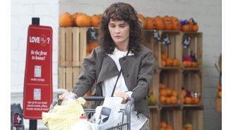 A 52-year-old former 90s teen star still looks as youthful as she did when she starred in a popular horror movie.