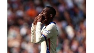 Gary Cahill tells Chelsea he wants to stay after Nicolas Jackson scores twice in West Ham game.