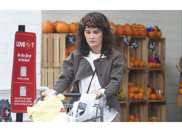 A 52-year-old former 90s teen star still looks as youthful as she did when she starred in a popular horror movie.