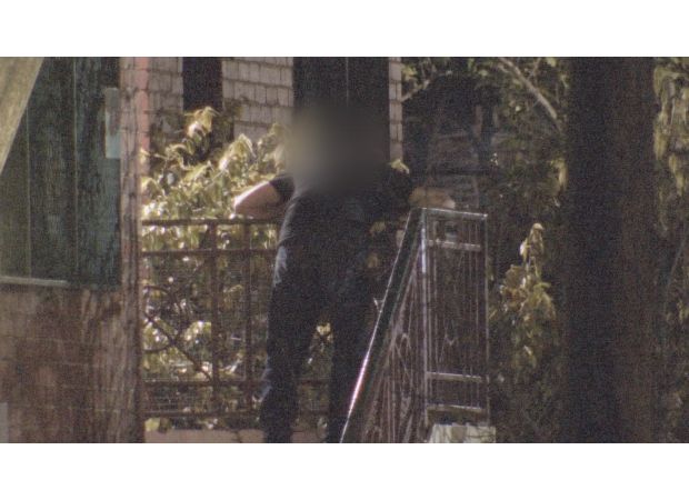 Police arrested machete-wielding man after intense confrontation.