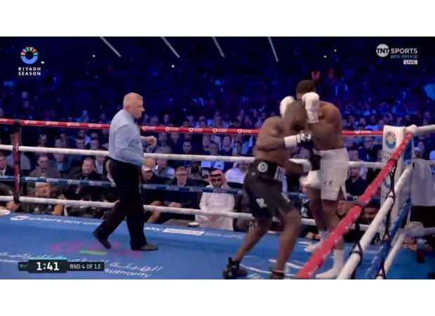 Hearn slams Joshua for response to Dubois' illegal hit.