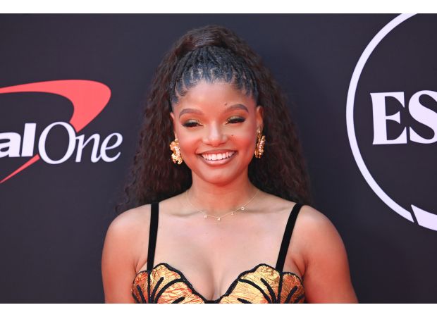 Pregnancy caused celebrity to give up veganism due to strong meat cravings.