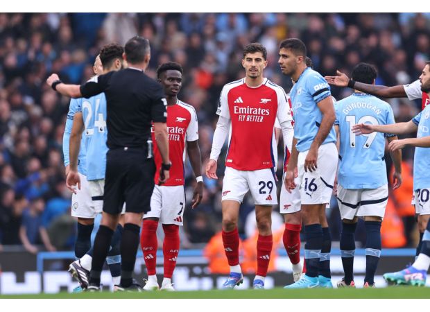 Piers Morgan makes fun of Man City player for attempting to get Arsenal opponent red carded in only two seconds.