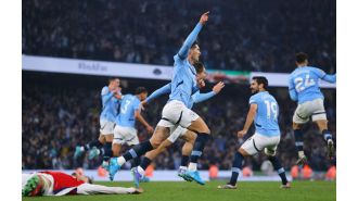Man City and Arsenal draw in an intense match, keeping Arsenal from taking the top spot in the Premier League.