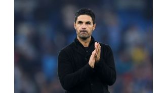 Roy Keane criticizes Arsenal manager Mikel Arteta, urging him to display more professionalism.