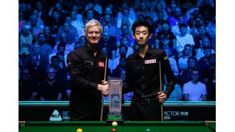 Robertson and Wu are praised for their impressive performance in the English Open final, drawing comparisons to legendary snooker players.