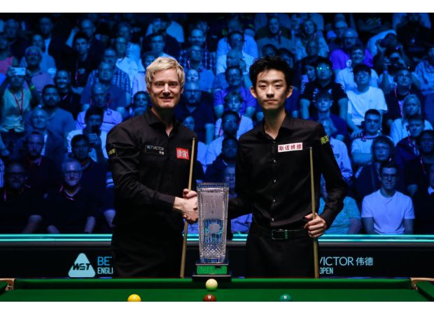 Robertson and Wu are praised for their impressive performance in the English Open final, drawing comparisons to legendary snooker players.