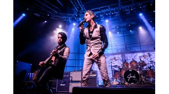 80s musician seeking assistance after physical altercation during reunion performance.