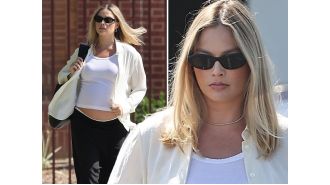 Margot Robbie, who is in her late stages of pregnancy, was spotted running errands while showing off her bare baby bump.