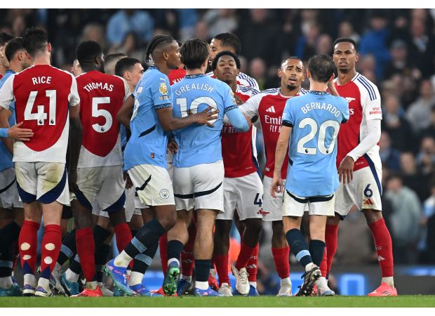 A Manchester City player taunts Arsenal for their lack of trophies and accuses them of time-wasting.