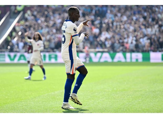 Troy Deeney urges Chelsea to sign Nicolas Jackson following West Ham victory.