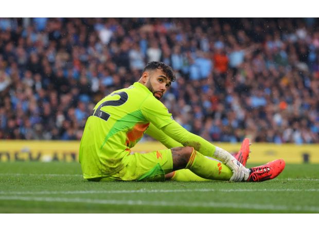 Arsenal's strong defense makes them favorites in tight title race against Manchester City.