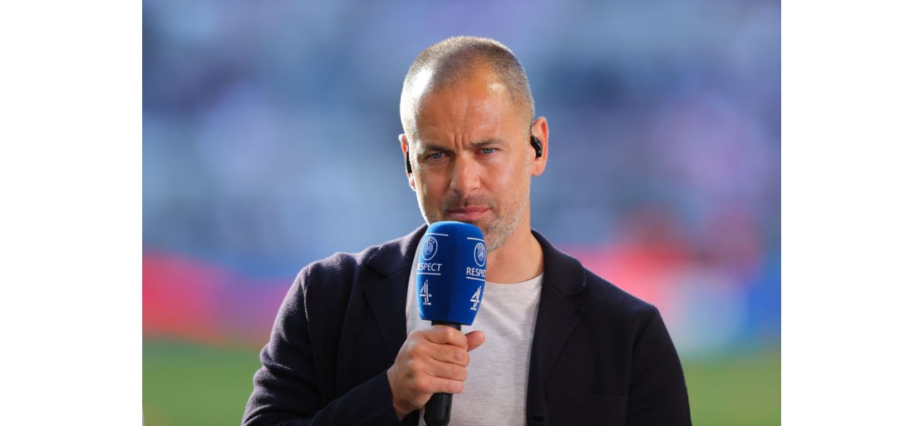 According to Joe Cole, a Man Utd player is performing in order to leave the team.