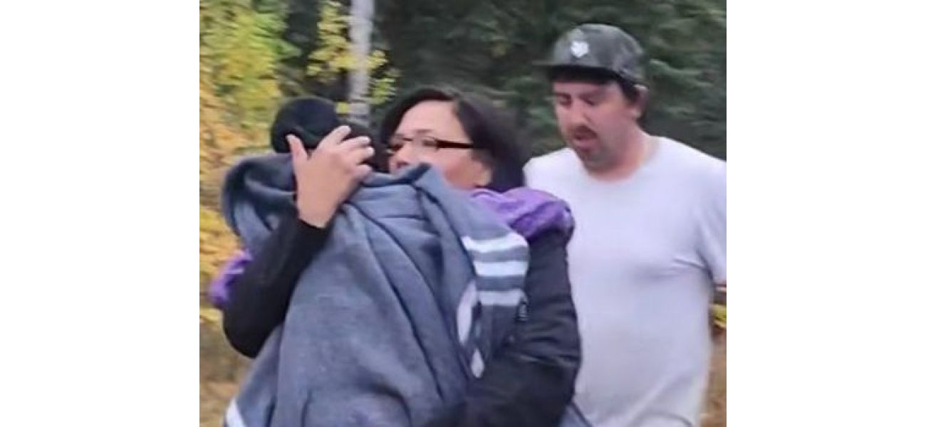 Six-year-old girl found after being lost in forest for 3 days, emotional reunion with her mother.