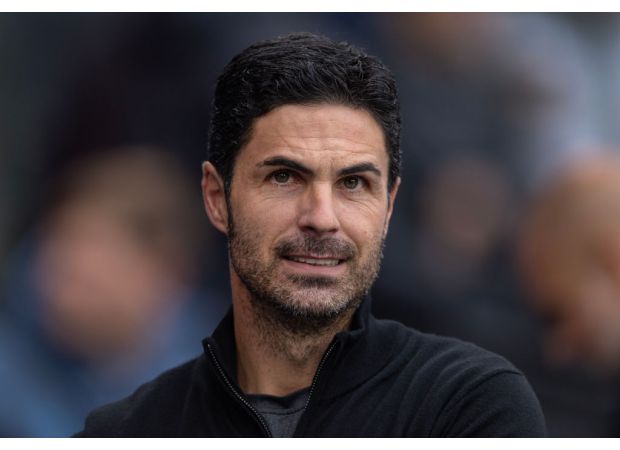 Arsenal supporters criticize Michael Owen for criticizing Mikel Arteta's response to the team's draw against Manchester City.