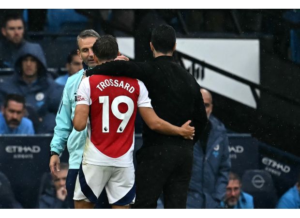 Leandro Trossard's message to Arsenal players after contentious red card.
