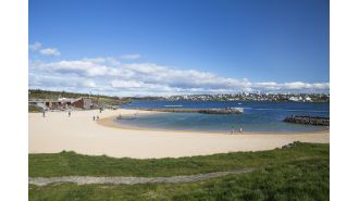 This beach is known as a peaceful oasis, but the water is extremely cold at -2°C.