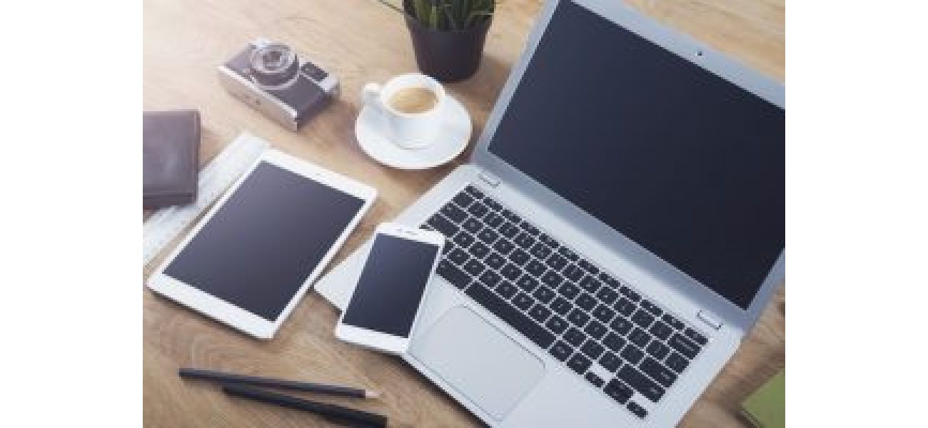 The government has extended the import approval system for laptops and tablets until the end of the year.