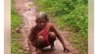 Elderly woman walks 2km to get pension in Odisha's Keonjhar despite difficulties.