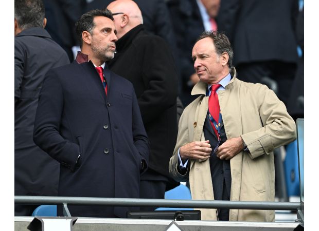 Arsenal executive snubs handshake from Manchester City executives during tense moment in director's box.