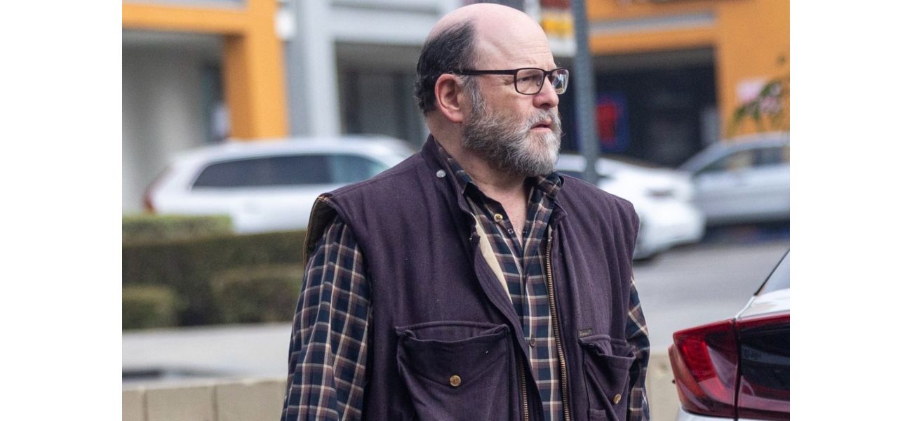 A sitcom celebrity from the 90s is barely recognizable after 26 years since their popular show ended.