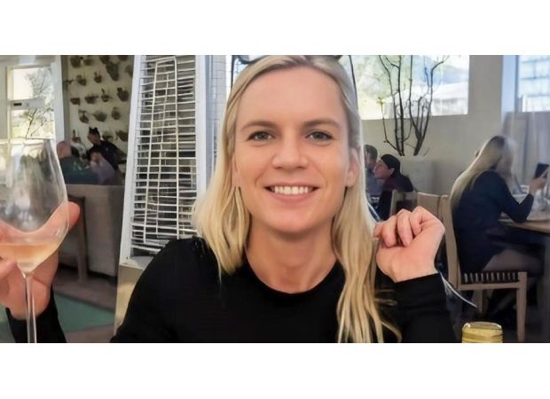 Young woman on route to spa retreat taken by kidnappers shortly after notifying her parents of her whereabouts.