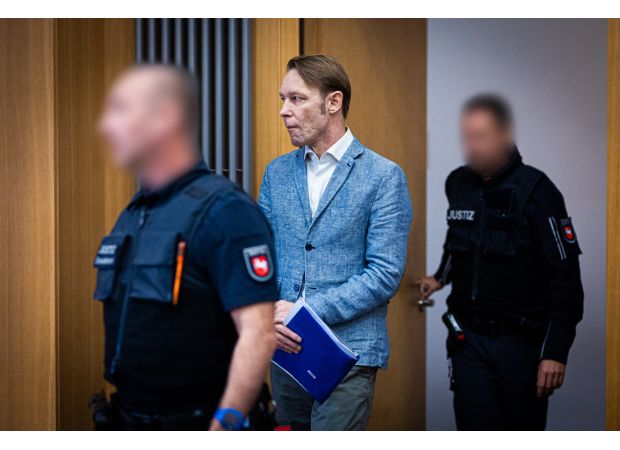 Suspect in Madeleine McCann case confessed to cellmate about abducting girl from apartment in Algarve.