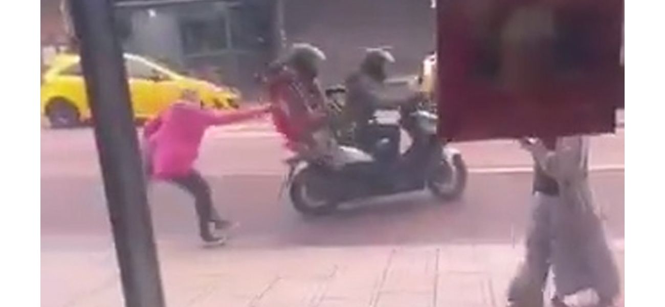 Lady foils e-bike theft by pulling thief off moped while attempting to escape at high speed.